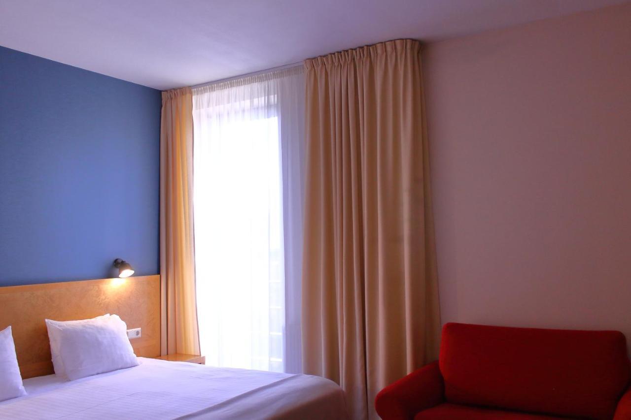 לייפאז'ה Hotel Kolumbs מראה חיצוני תמונה