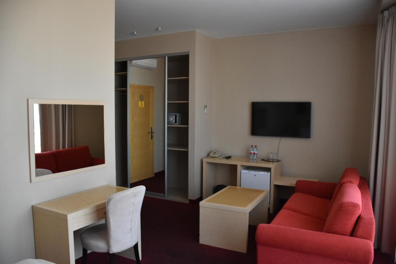 לייפאז'ה Hotel Kolumbs מראה חיצוני תמונה