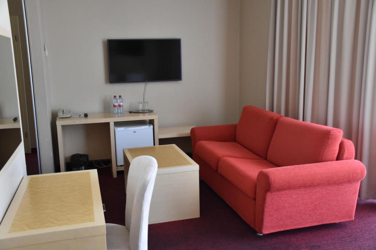 לייפאז'ה Hotel Kolumbs מראה חיצוני תמונה